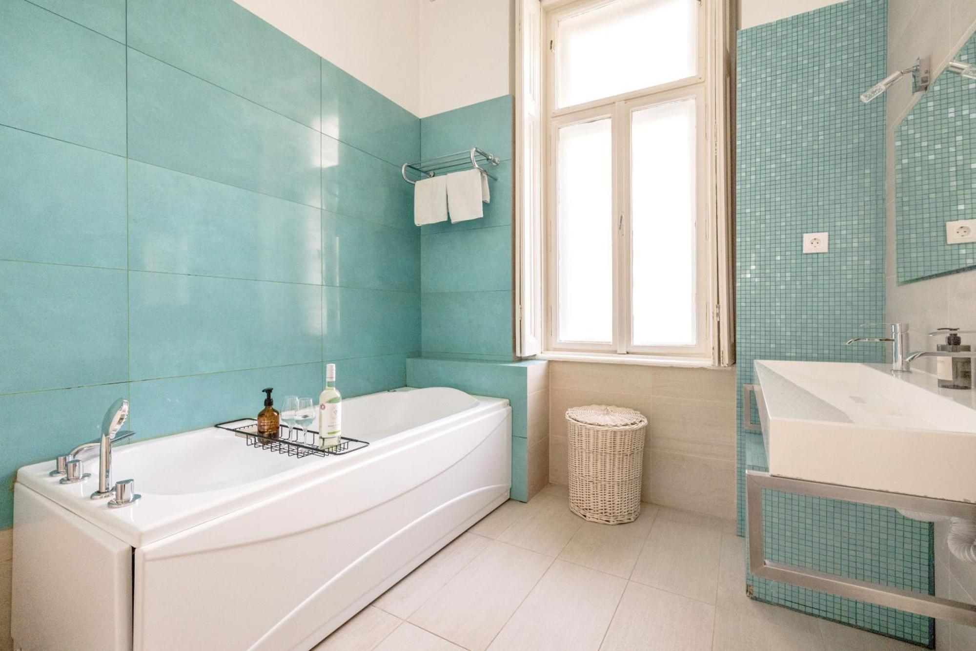 Wellness Retreat With Sauna & Jacuzzi - 1 Min To Opera Budapest Esterno foto